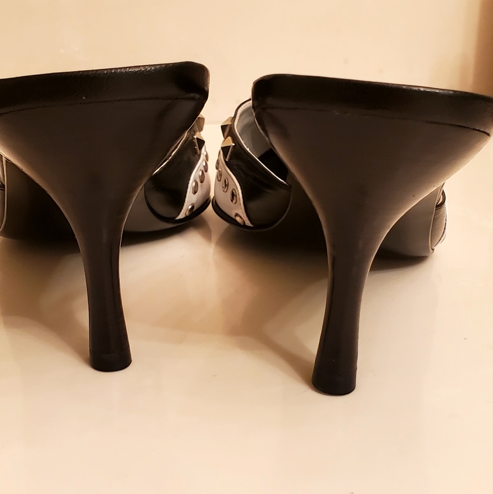 MOSCHINO CheapAndChic Black And White Kitten Heal Pointy Toe Spectators Mules - Picture 3 of 9